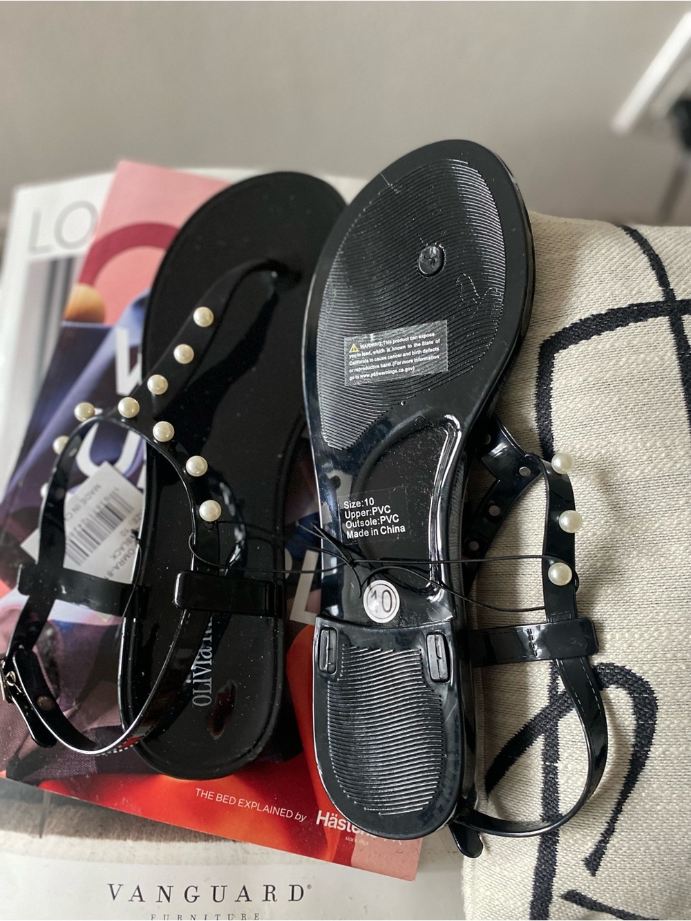 Black Pearl-Embellished Jelly Sandals - Women - Picture 5 of 7
